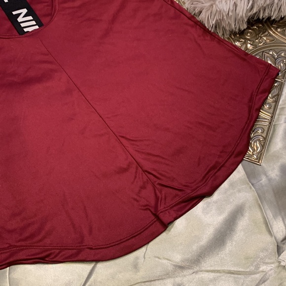 🌹Nike • Cute & Soft Women's Red Signature Workout Tank Top - Picture 6 of 7